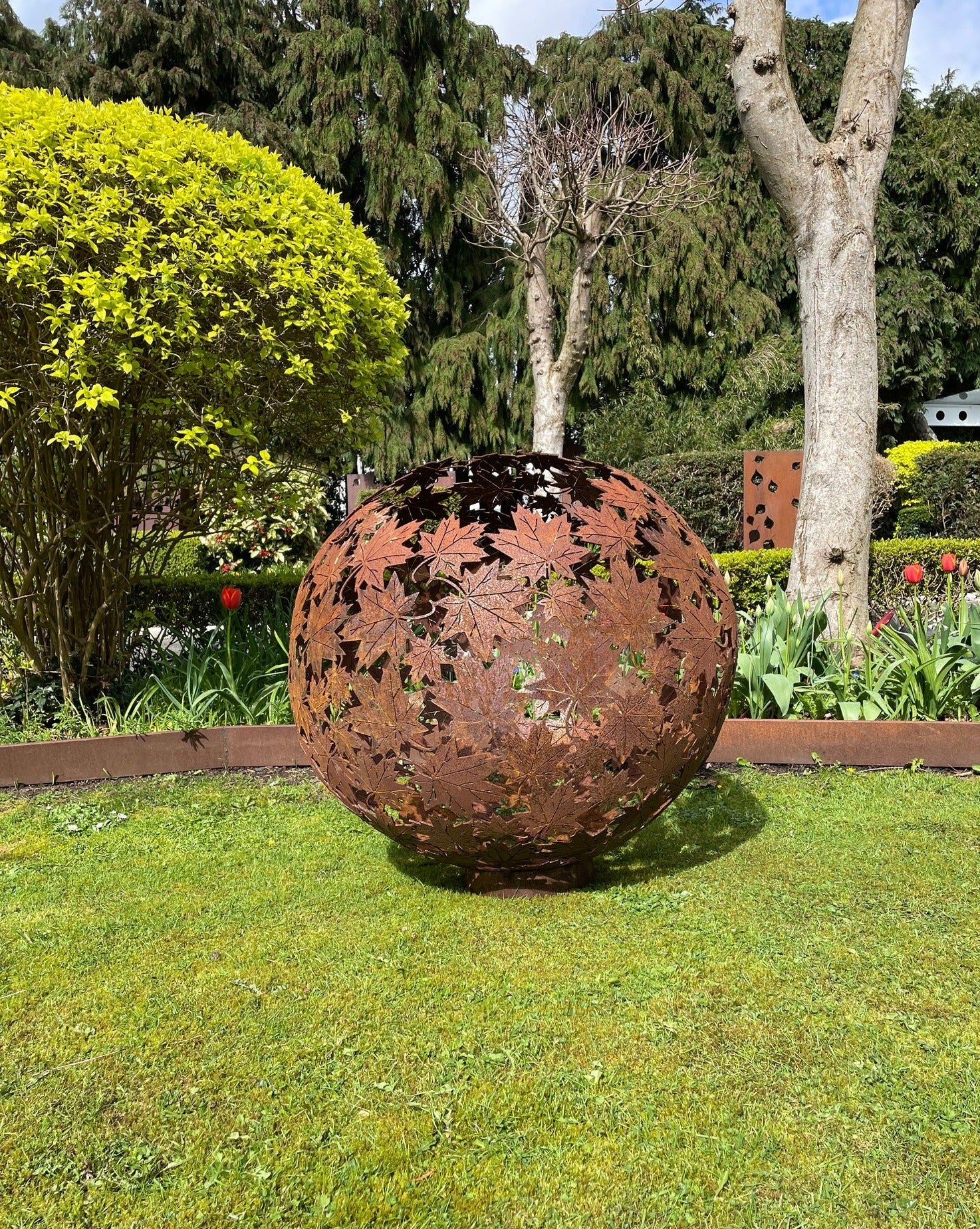 Corten leaf sphere - Image 2