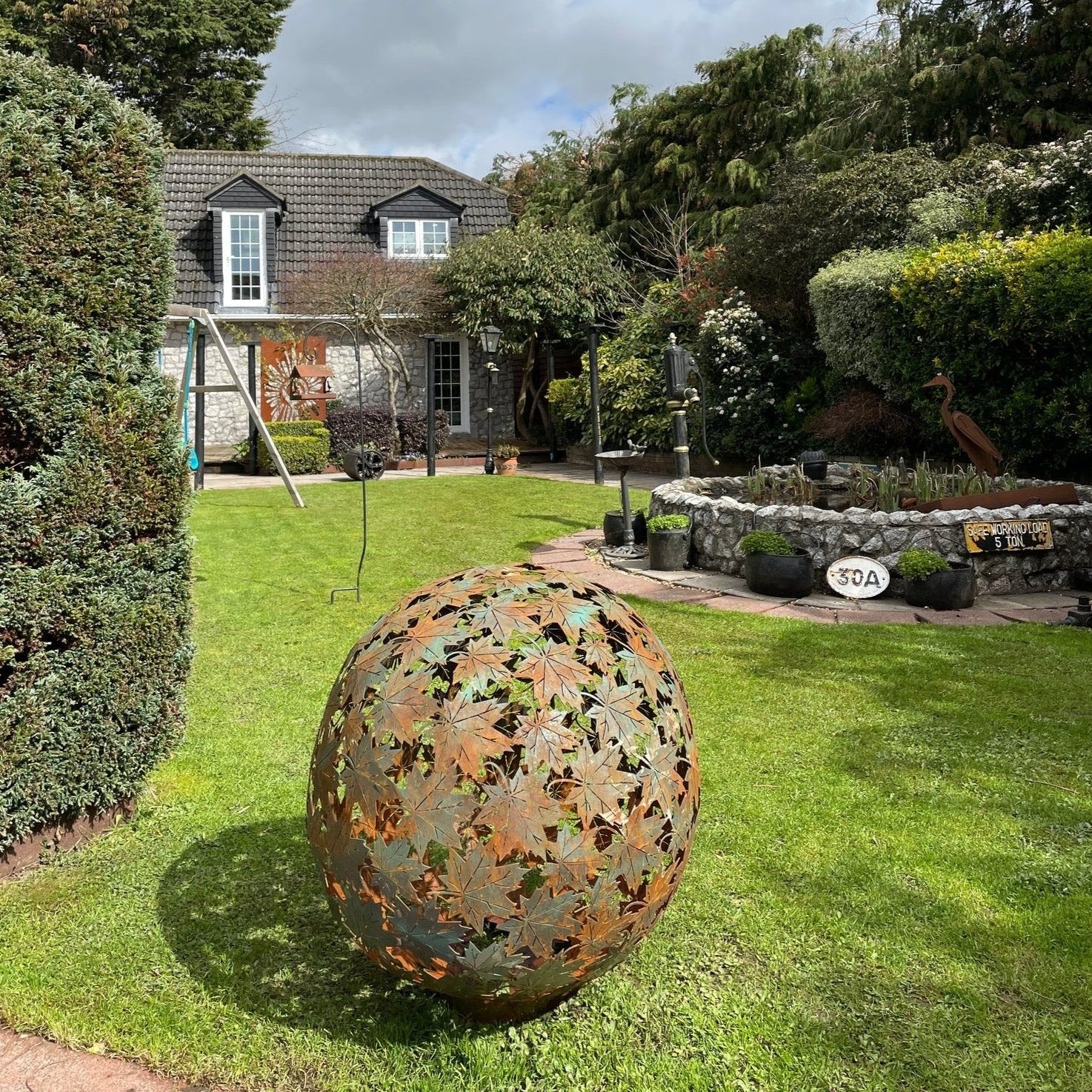 Corten leaf sphere - Image 3