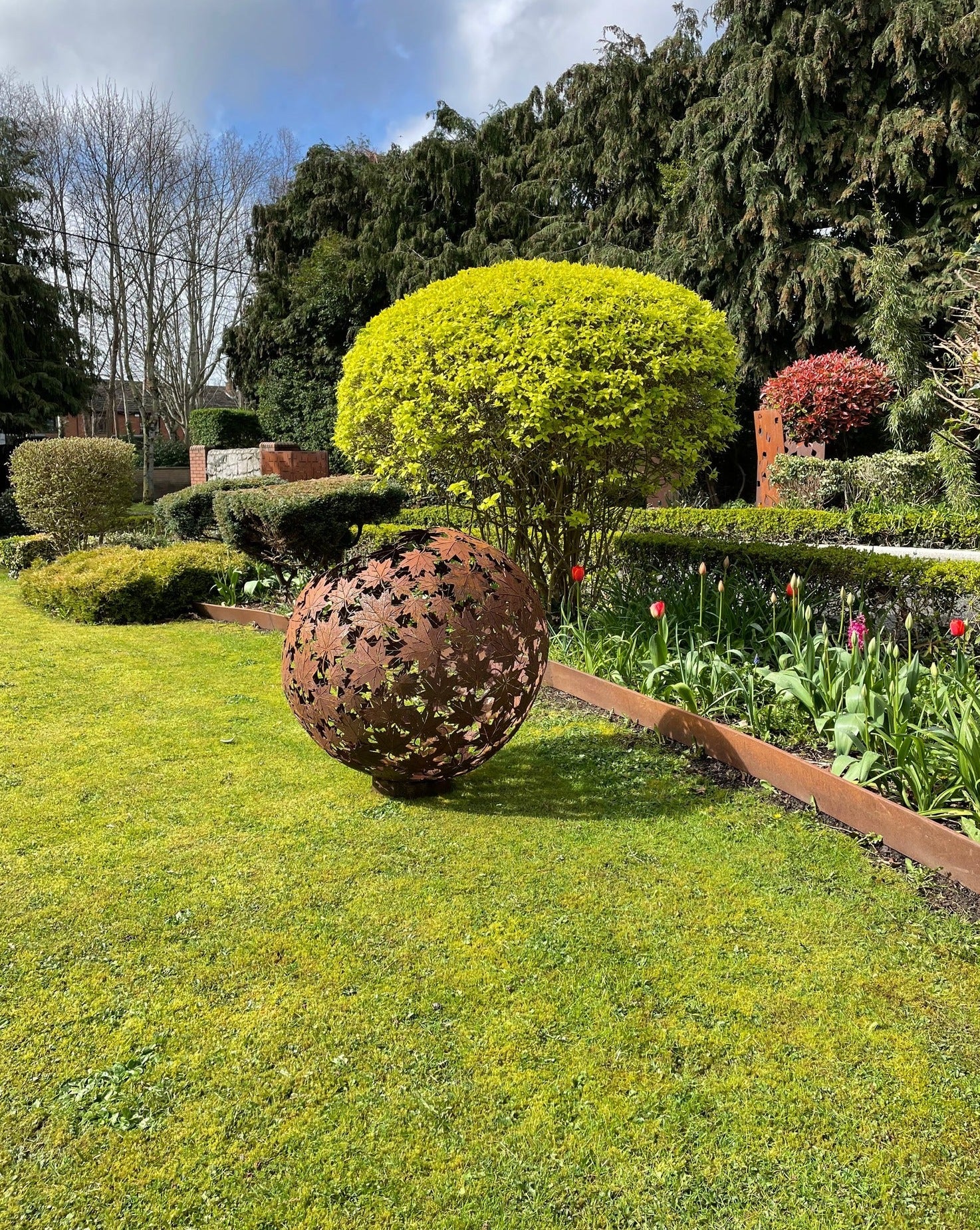 Corten leaf sphere - Image 4