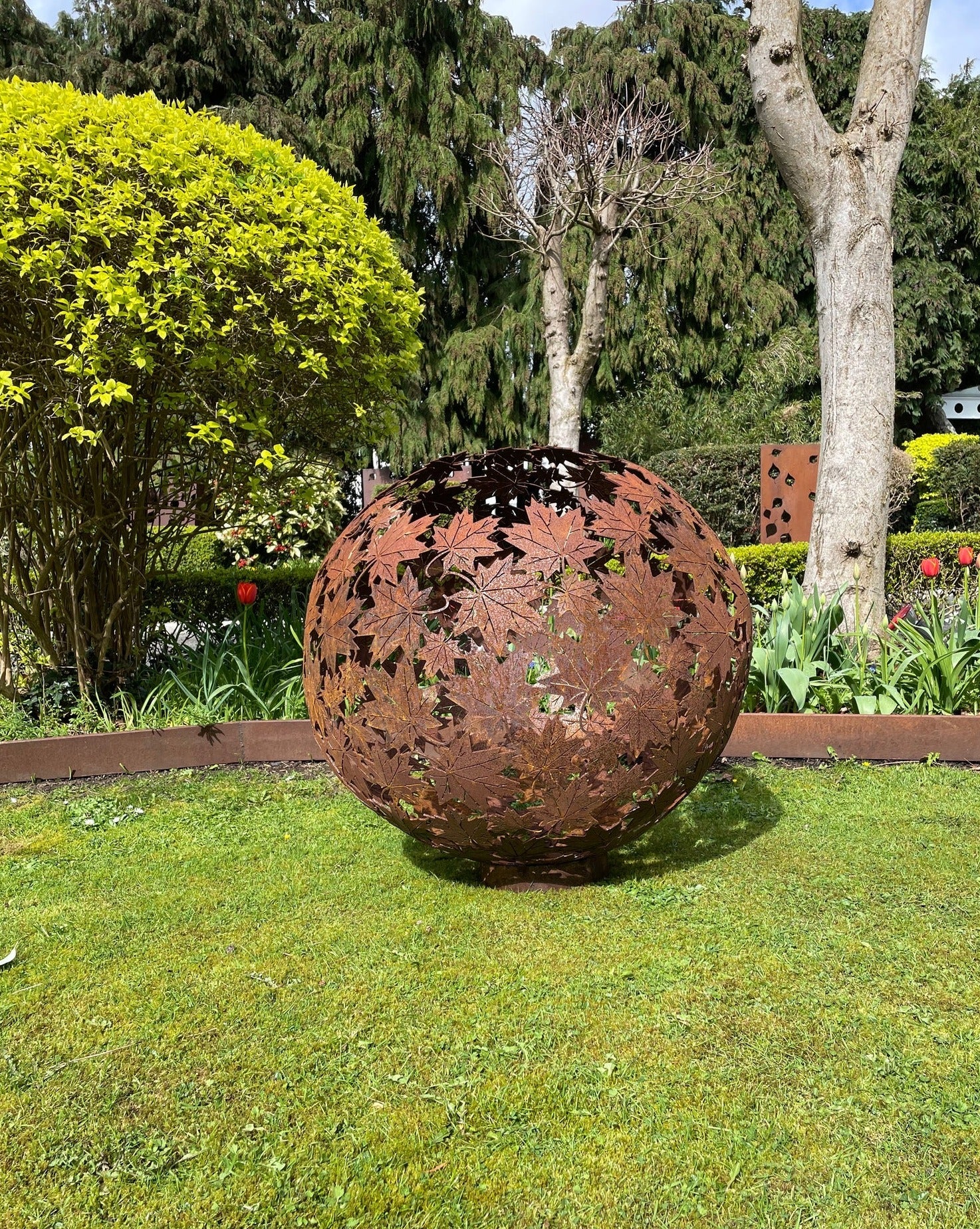 Corten leaf sphere - Image 7